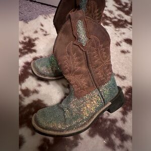 Toddler girl Smoky shiny sparkly sparkles cowgirl boots sz 12
Leather 
Cowboy